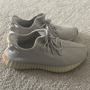 Yeezy Boost. Size 9.